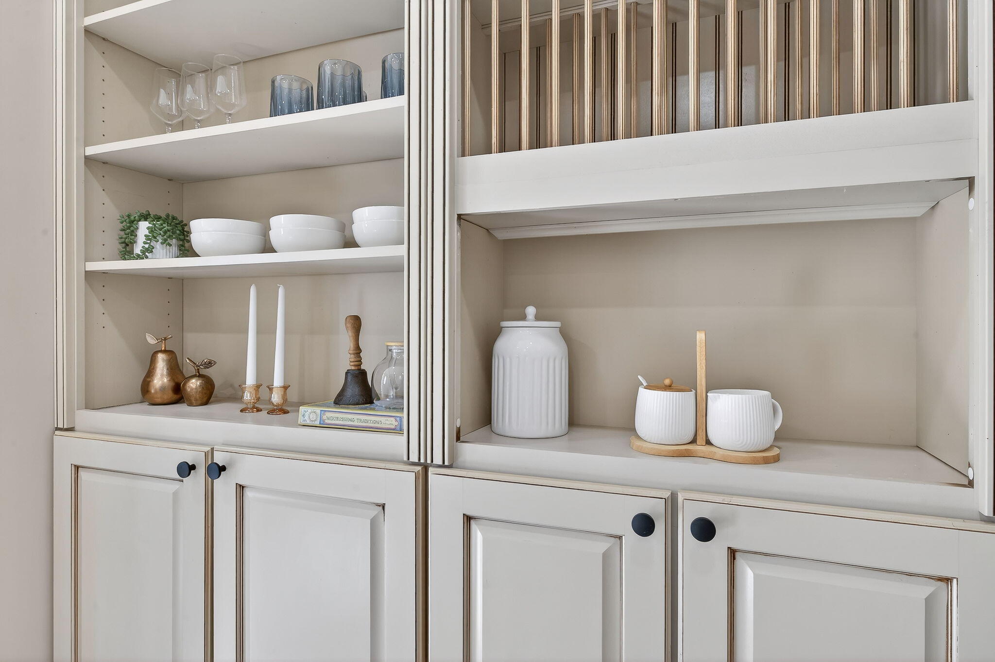 932 Ridgewood Way Niceville, FL 32578 - Photo 8 of 47 a bathroom with a sink and a mirror