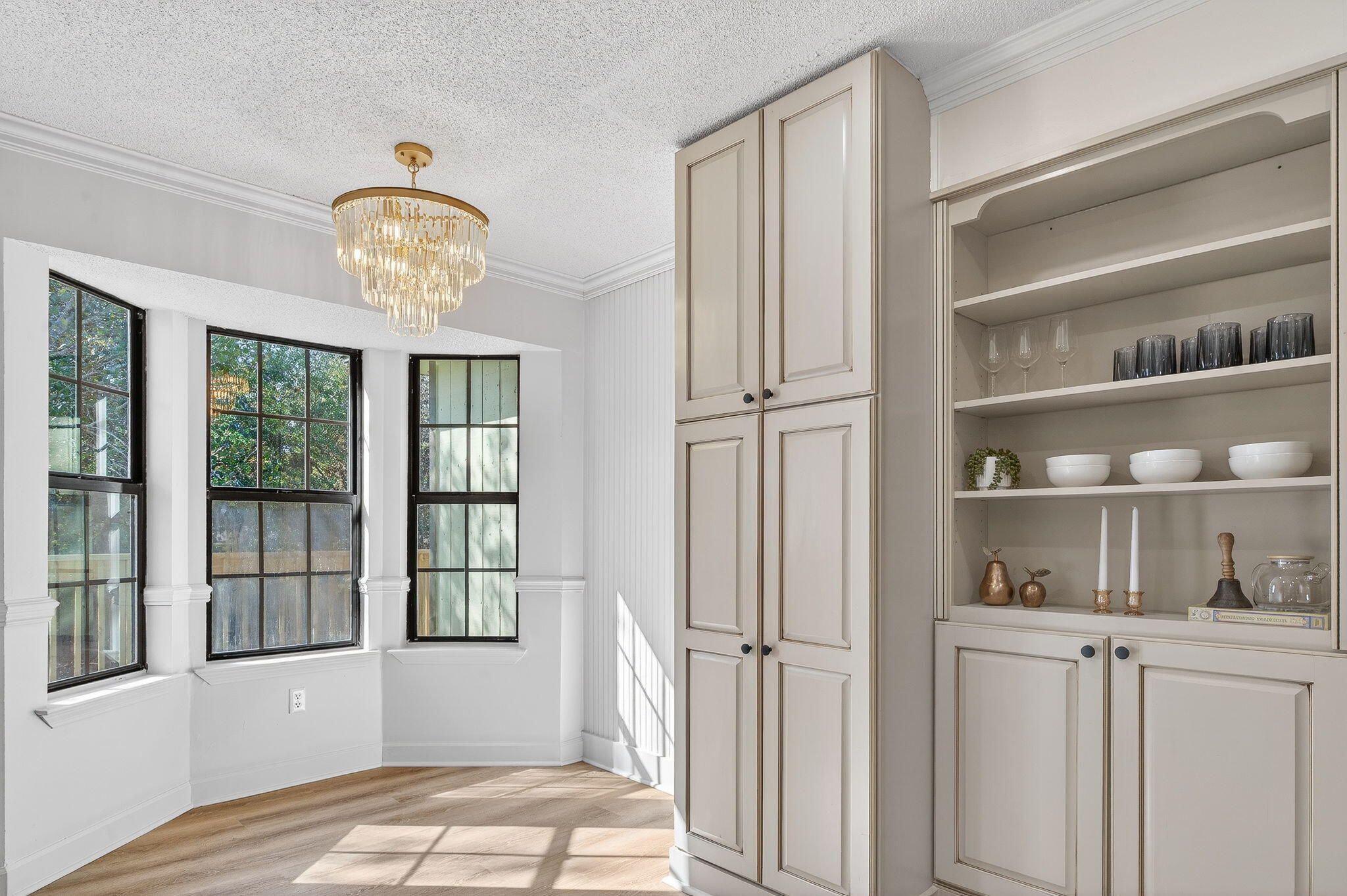 932 Ridgewood Way Niceville, FL 32578 - Photo 9 of 47 a view of kitchen with cabinets and window