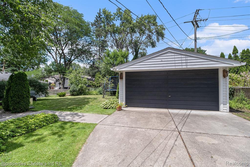 17850 Beverly Road Beverly Hills, MI 48025 - Photo 36 of 40