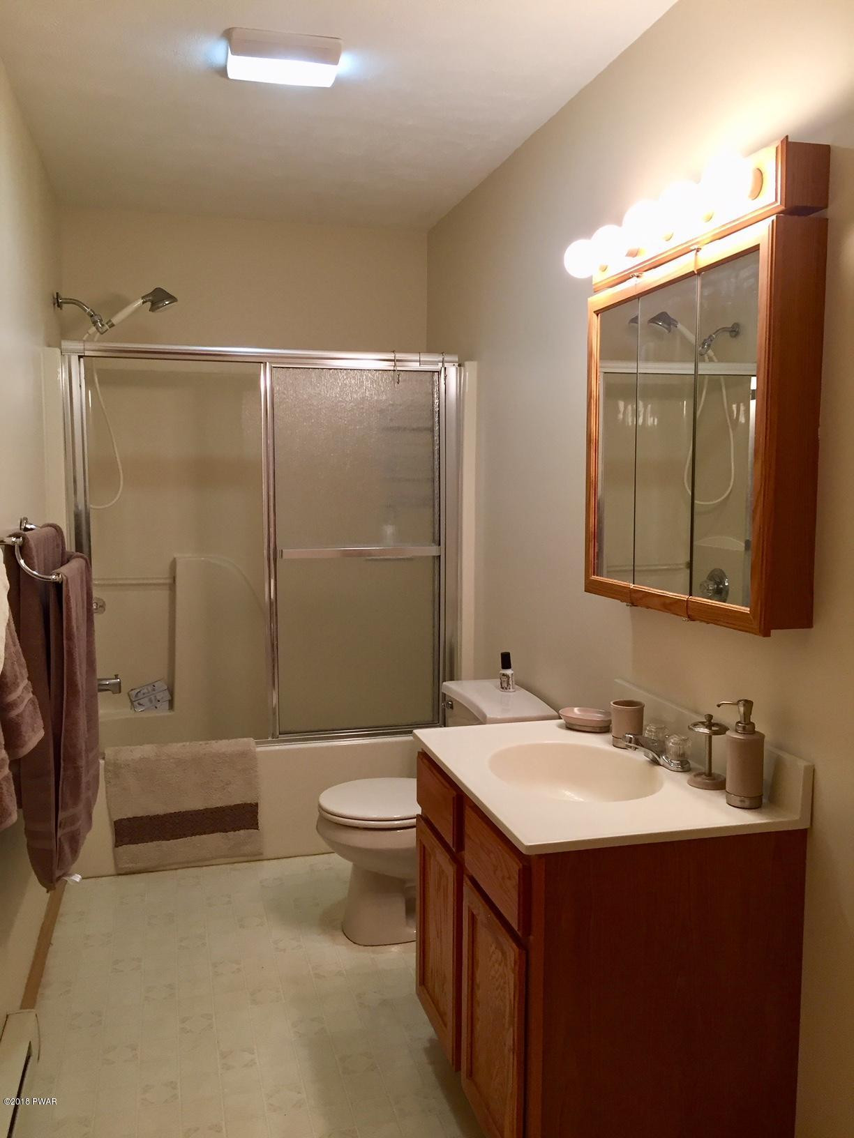 1272 Brookfield Road Lake Ariel, PA 18436 - Photo 16 of 31 MASTER BATH