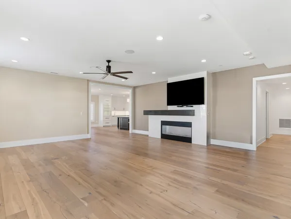 $1,875,000 | 110 South Washington Street, Unit 400, Naperville, IL 60540