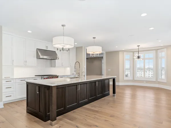 $1,875,000 | 110 South Washington Street, Unit 400, Naperville, IL 60540