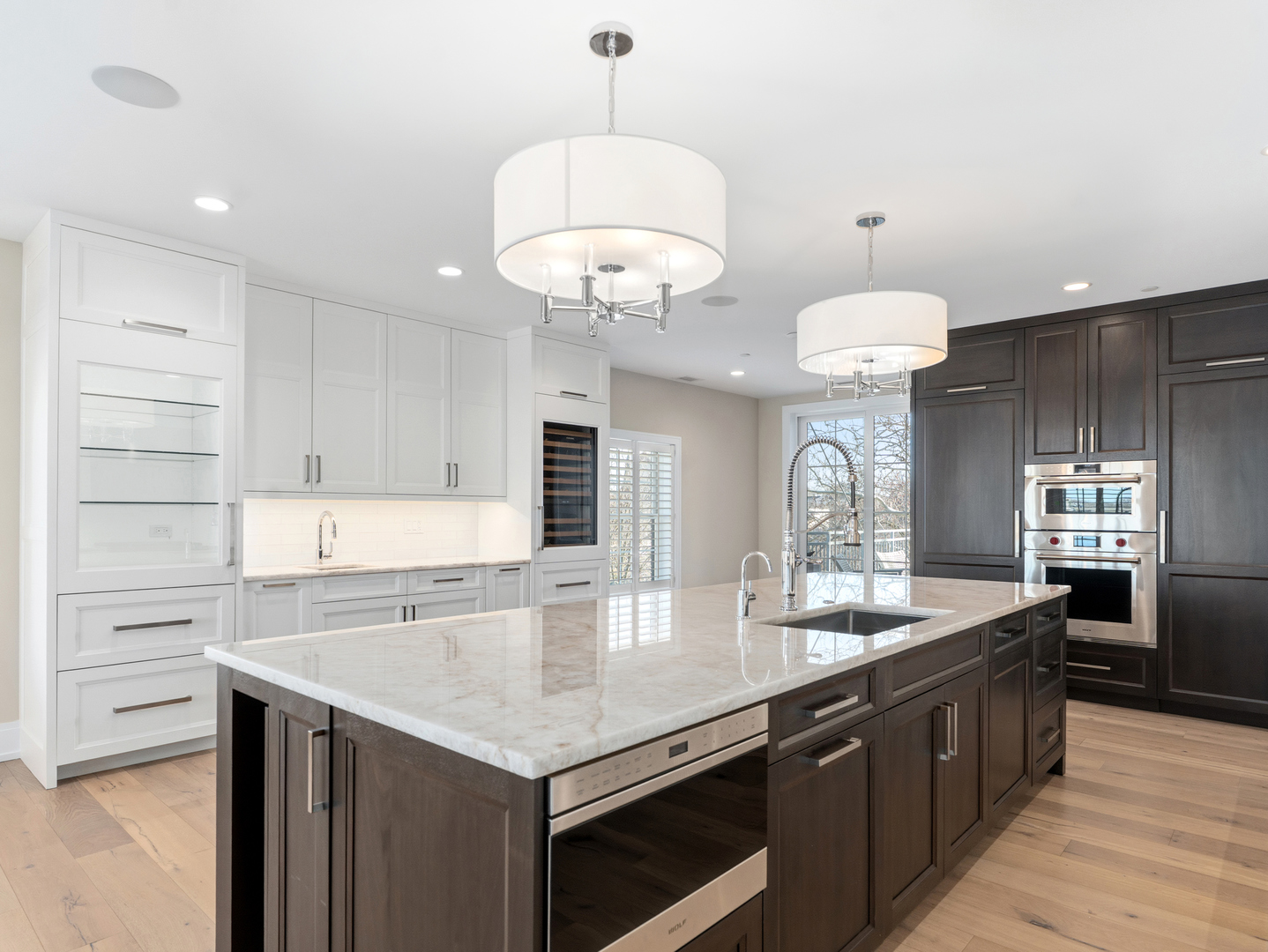 110 South Washington Street, Unit 400 Naperville, IL 60540 - Photo 22 of 54 a large kitchen with a large island in it