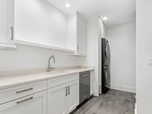 $1,875,000 | 110 South Washington Street, Unit 400, Naperville, IL 60540