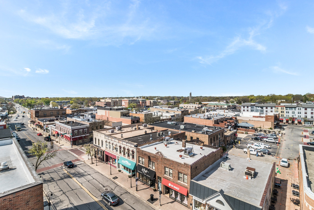 110 South Washington Street, Unit 400 Naperville, IL 60540 - Photo 43 of 54 an aerial view of a city