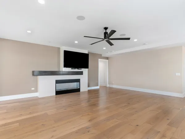 $1,875,000 | 110 South Washington Street, Unit 400, Naperville, IL 60540