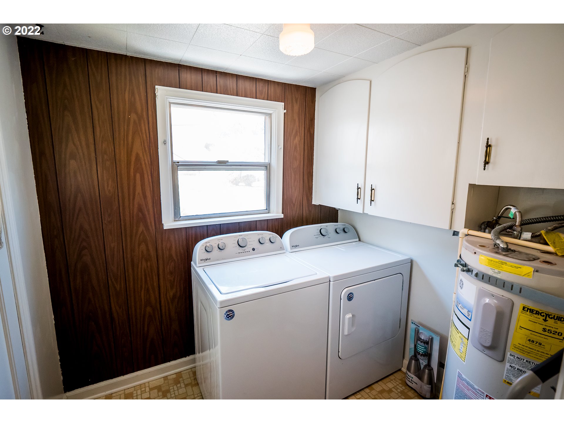 1648 Augusta Street Eugene, OR 97403 - Photo 14 of 29 a utility room with dryer and washer
