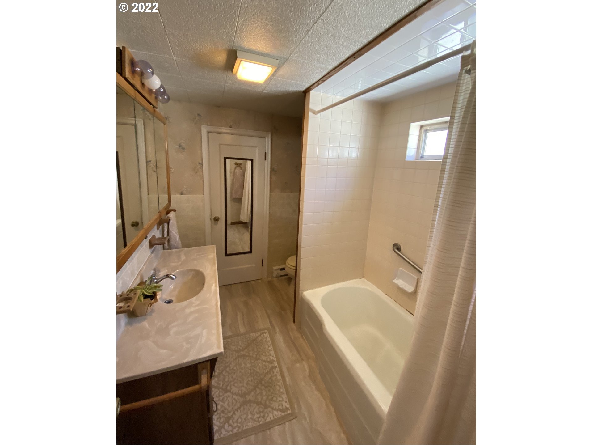 1648 Augusta Street Eugene, OR 97403 - Photo 15 of 29 a bathroom with a tub shower and sink