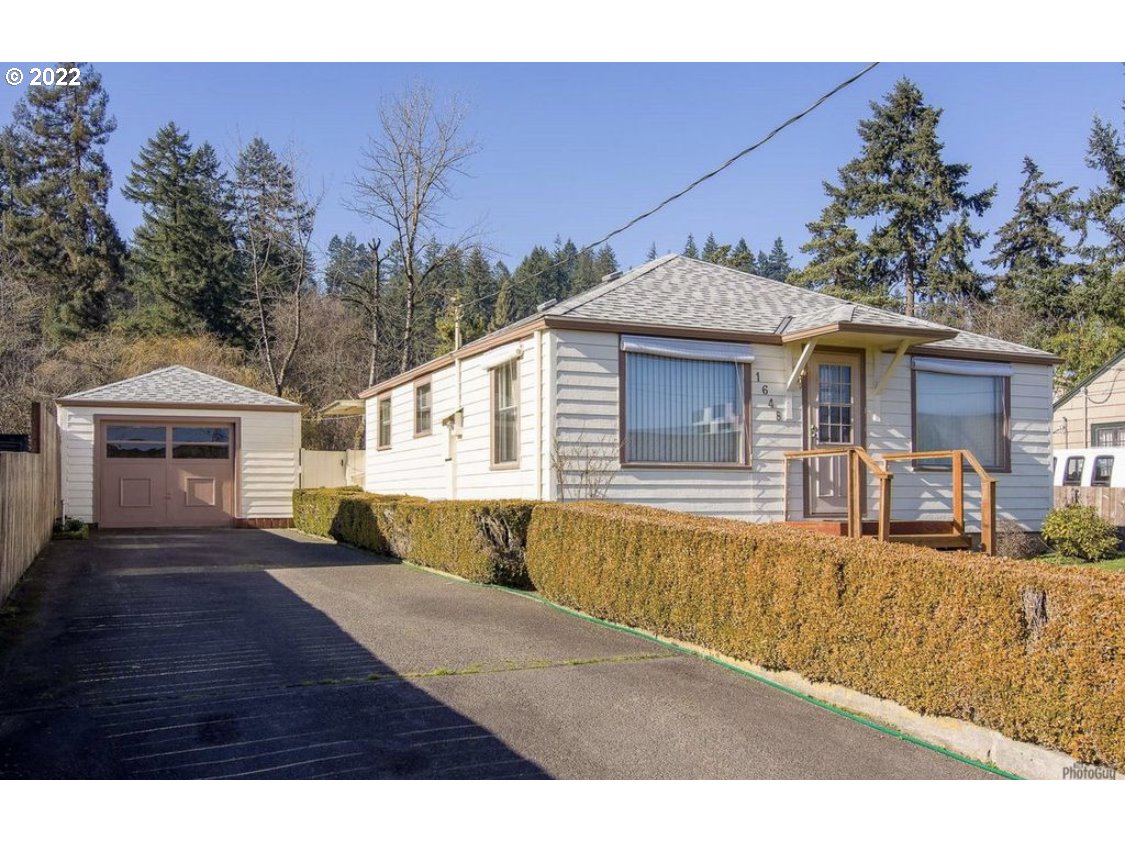 1648 Augusta Street Eugene, OR 97403 - Photo 2 of 29 a front view of a house with a garden
