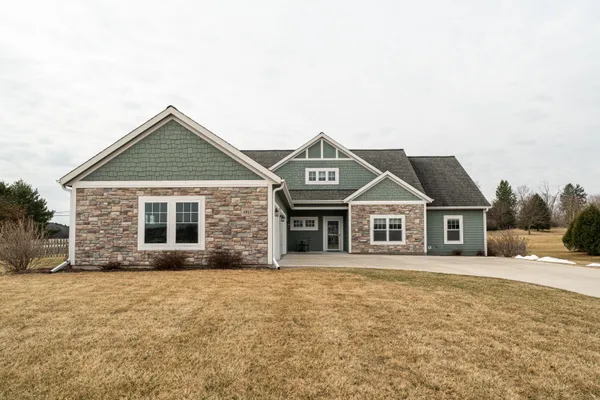 $744,900 | 4915 Meadowview Court, Grafton, WI 53024