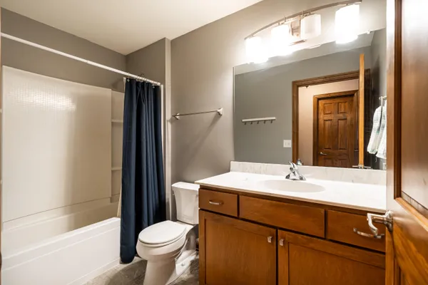 $744,900 | 4915 Meadowview Court, Grafton, WI 53024