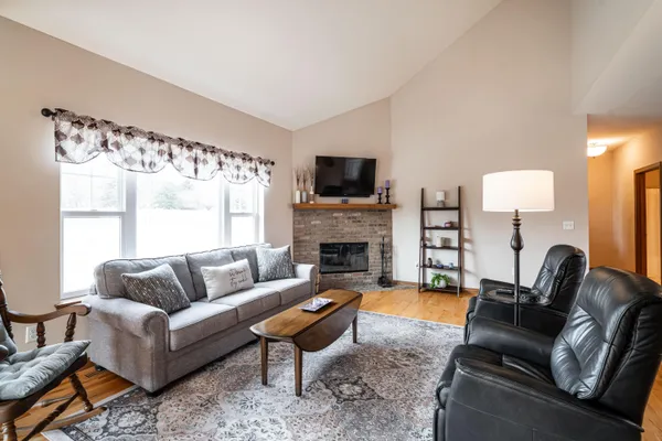 $744,900 | 4915 Meadowview Court, Grafton, WI 53024