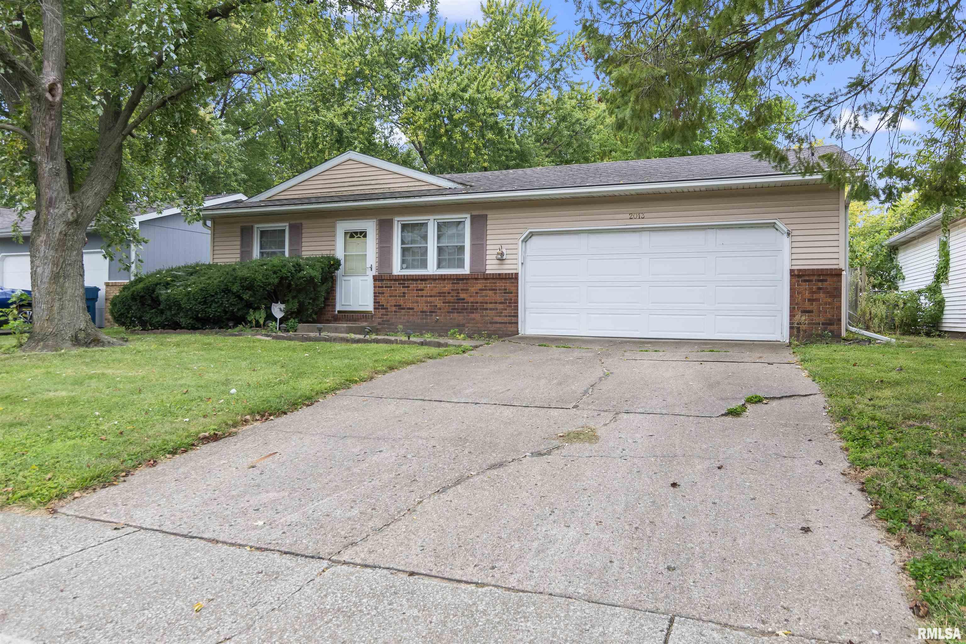 2013 Scarbrough Road Springfield, IL 62702 - Photo 2 of 31