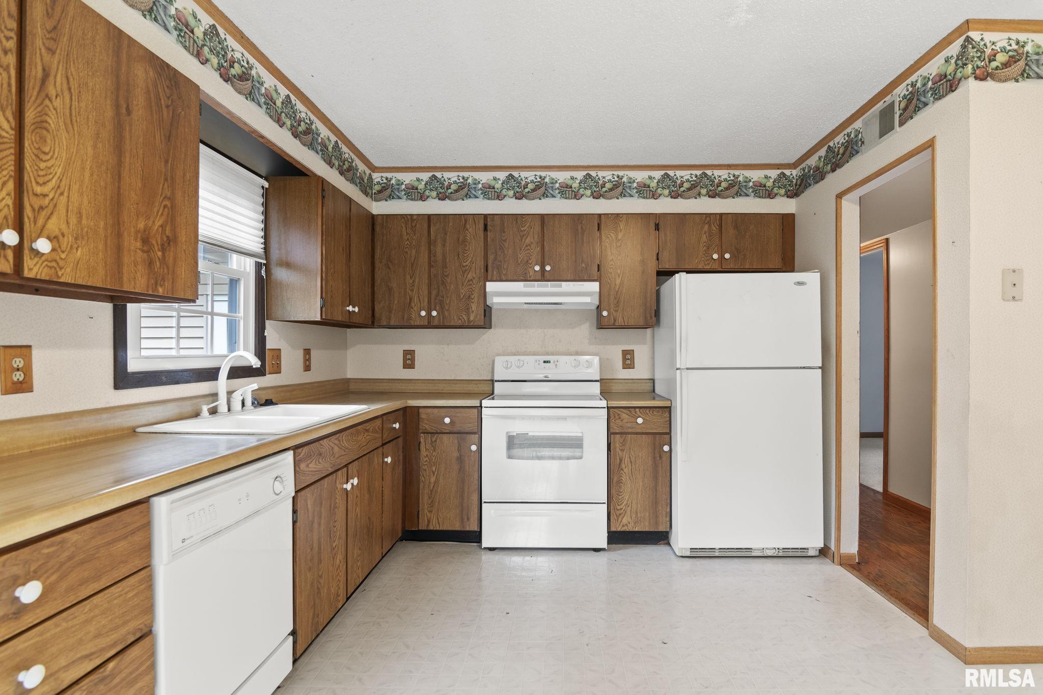 2013 Scarbrough Road Springfield, IL 62702 - Photo 8 of 31