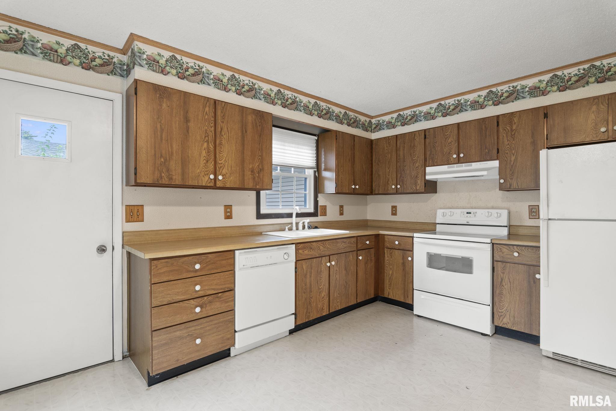 2013 Scarbrough Road Springfield, IL 62702 - Photo 9 of 31