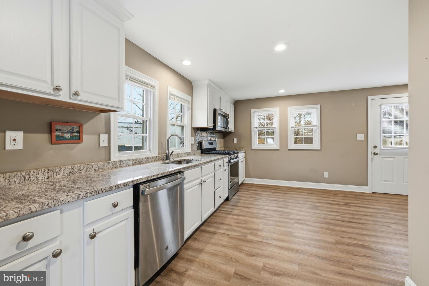 21524 Chicken Point Road Tilghman, MD 21671 - Photo 13 of 41 KItchen with eat in area