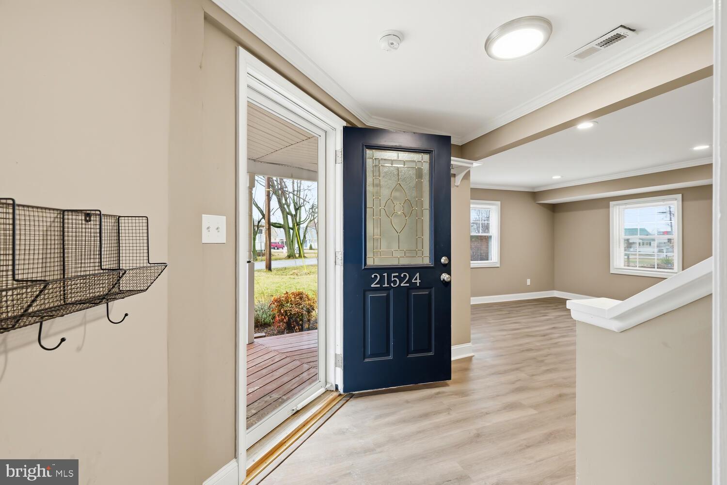 21524 Chicken Point Road Tilghman, MD 21671 - Photo 5 of 41 Front entry
