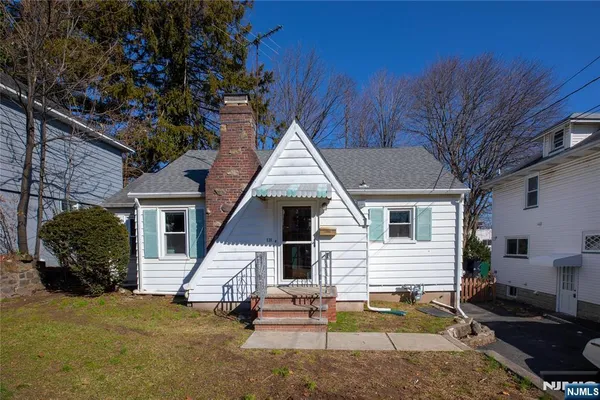 $3,000 | 31 Spring Valley Avenue, Unit WHOLE HOUSE, Paramus, NJ 07652