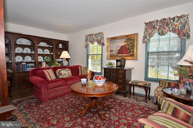 2406 Ansdel Court Reston, VA 20191 - Photo 8 of 18 Living Room