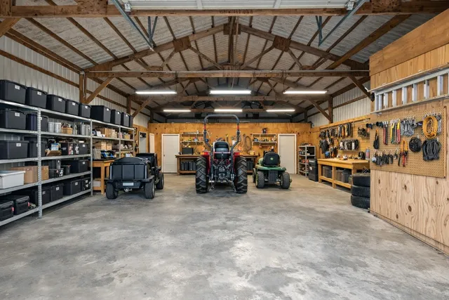 $550,000 | 20407 Deer Run Road, Damon, TX 77430