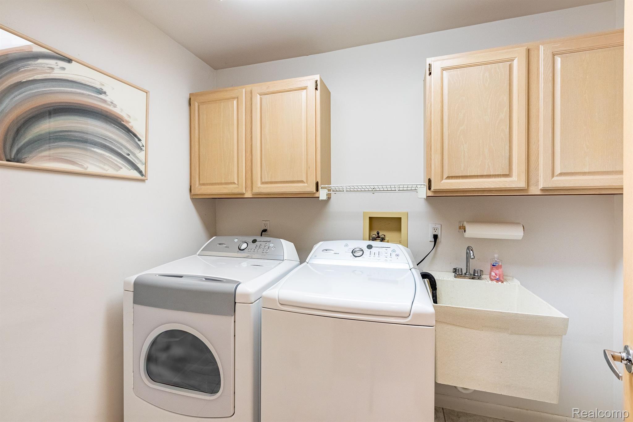 2157 Clinton View Circle Rochester, MI 48309 - Photo 19 of 41 Gallery Image 19