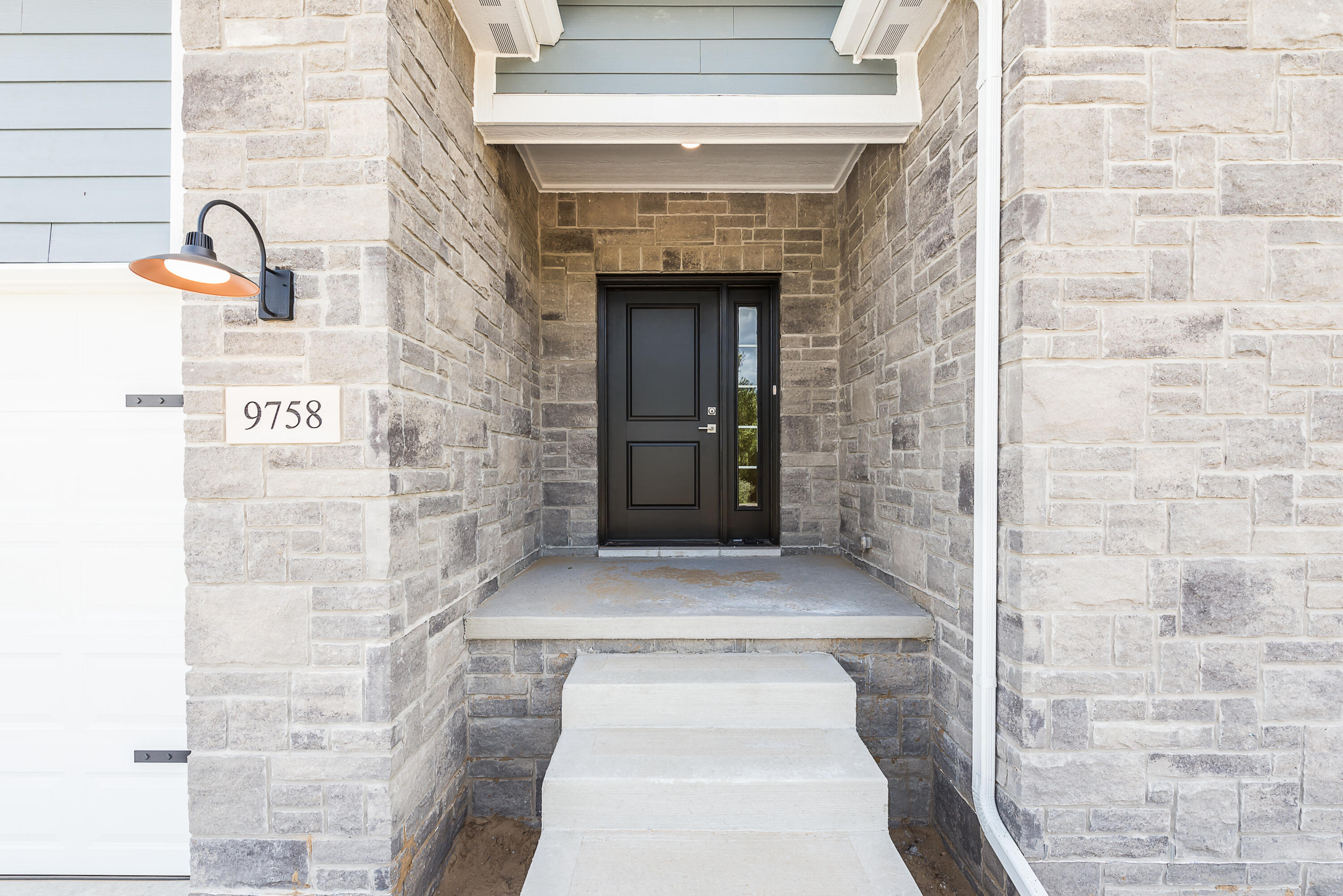 9758 Iosco Ridge Drive Gregory, MI 48137 - Photo 5 of 48 DSC_6285