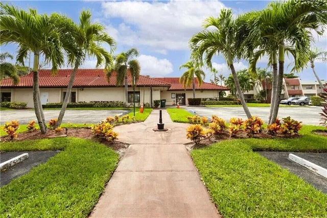 $1,800 | 2800 Fiore Way, Unit 2060, Delray Beach, FL 33445