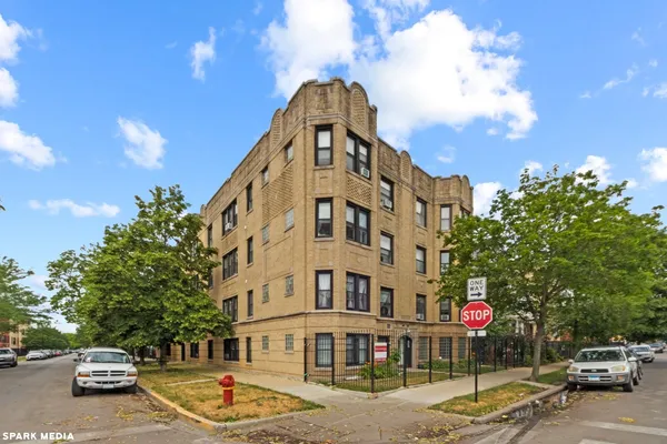 $1,950 | 3606 West Dickens Avenue, Unit 2W, Chicago, IL 60647