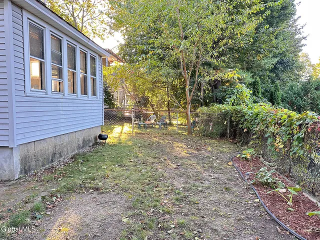 $1,750 | 864 Myrtle Avenue, Unit 1, Albany, NY 12208