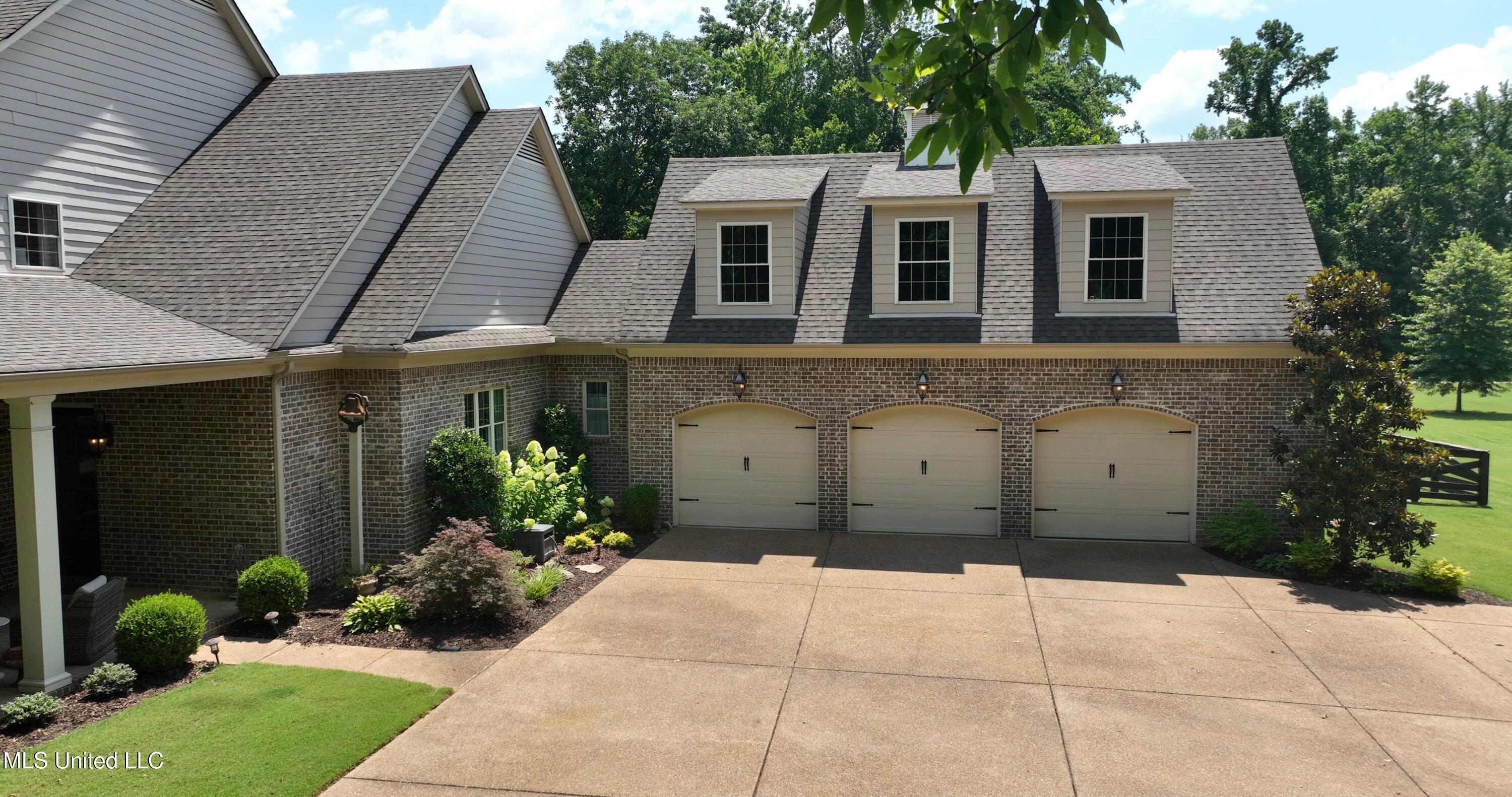 1480 Southern Rdg Trail Olive Branch, MS 38654 - Photo 8 of 81 3 car garage