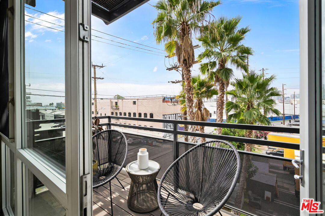 825 East 4th Street, Unit 310 Los Angeles, CA 90013 - Photo 11 of 33