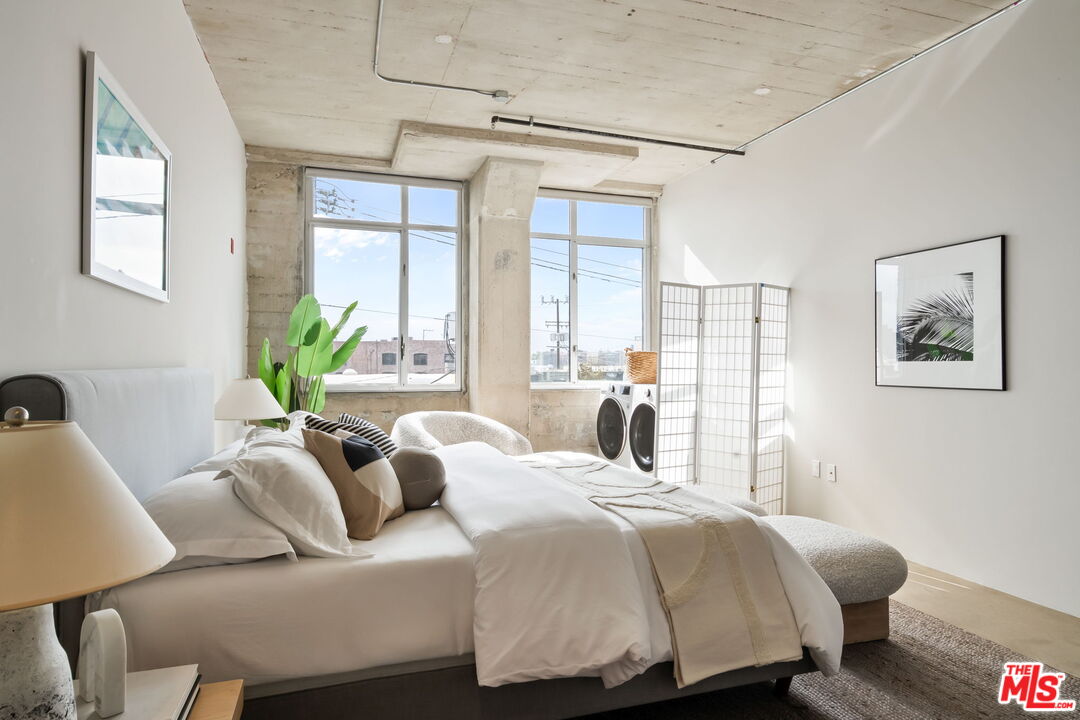 825 East 4th Street, Unit 310 Los Angeles, CA 90013 - Photo 15 of 33 a bedroom with a bed and windows