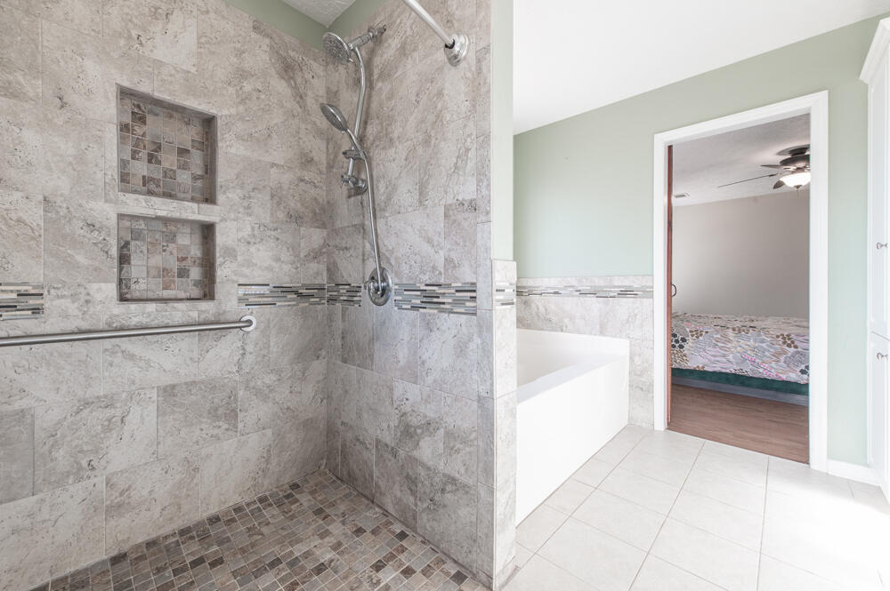 1473 Oxpens Road Warrenville, SC 29851 - Photo 11 of 25 Tiled Shower & Soaking Tub!