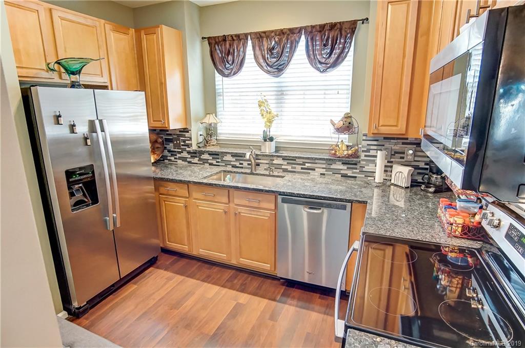 818 Gentlewinds Court Fort Mill, SC 29708 - Photo 9 of 22 a kitchen with stainless steel appliances granite countertop a refrigerator and a stove