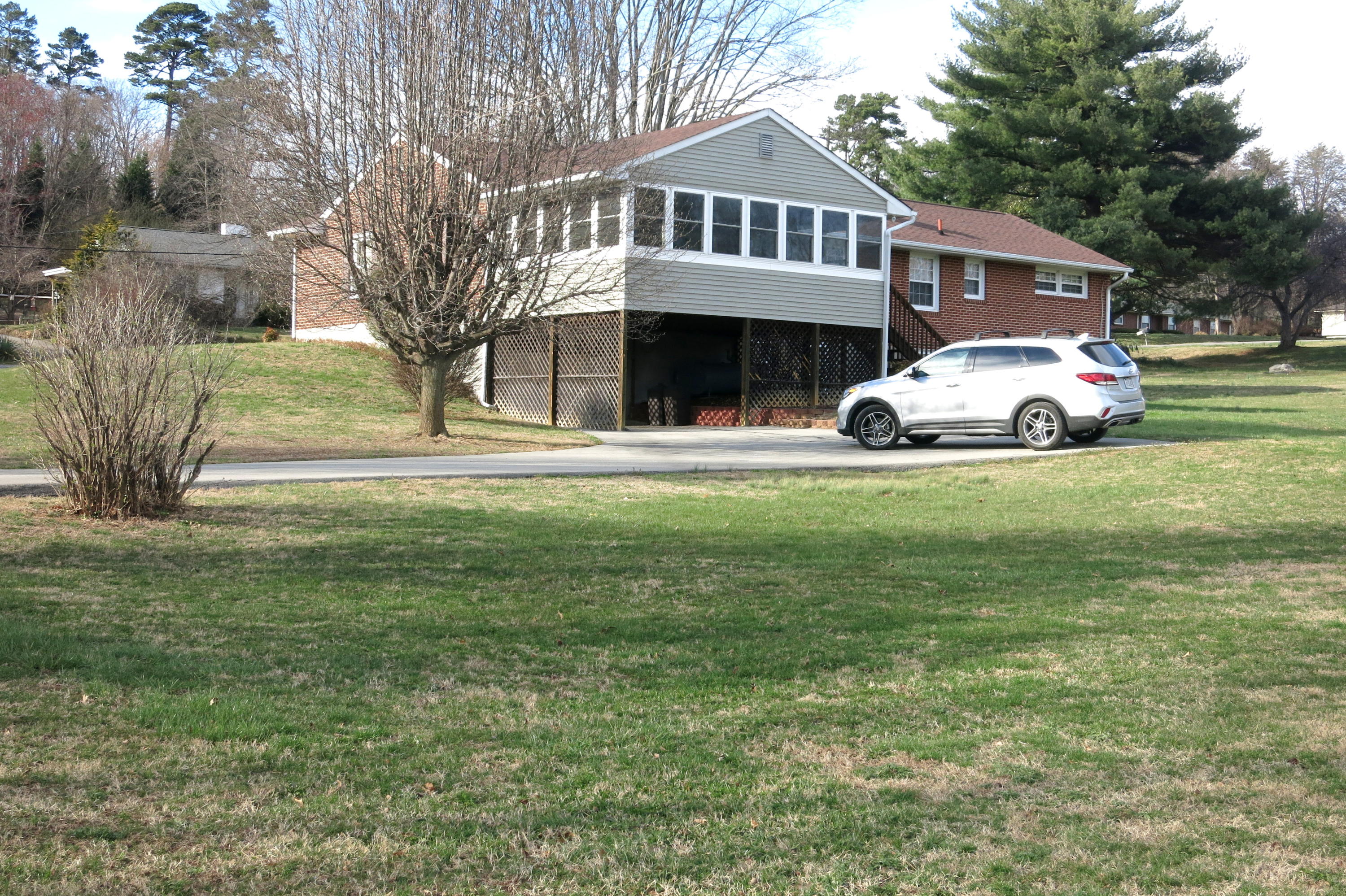 6911 Dallas Road Roanoke, VA 24019 - Photo 13 of 57 Sunroom and 2nd garage