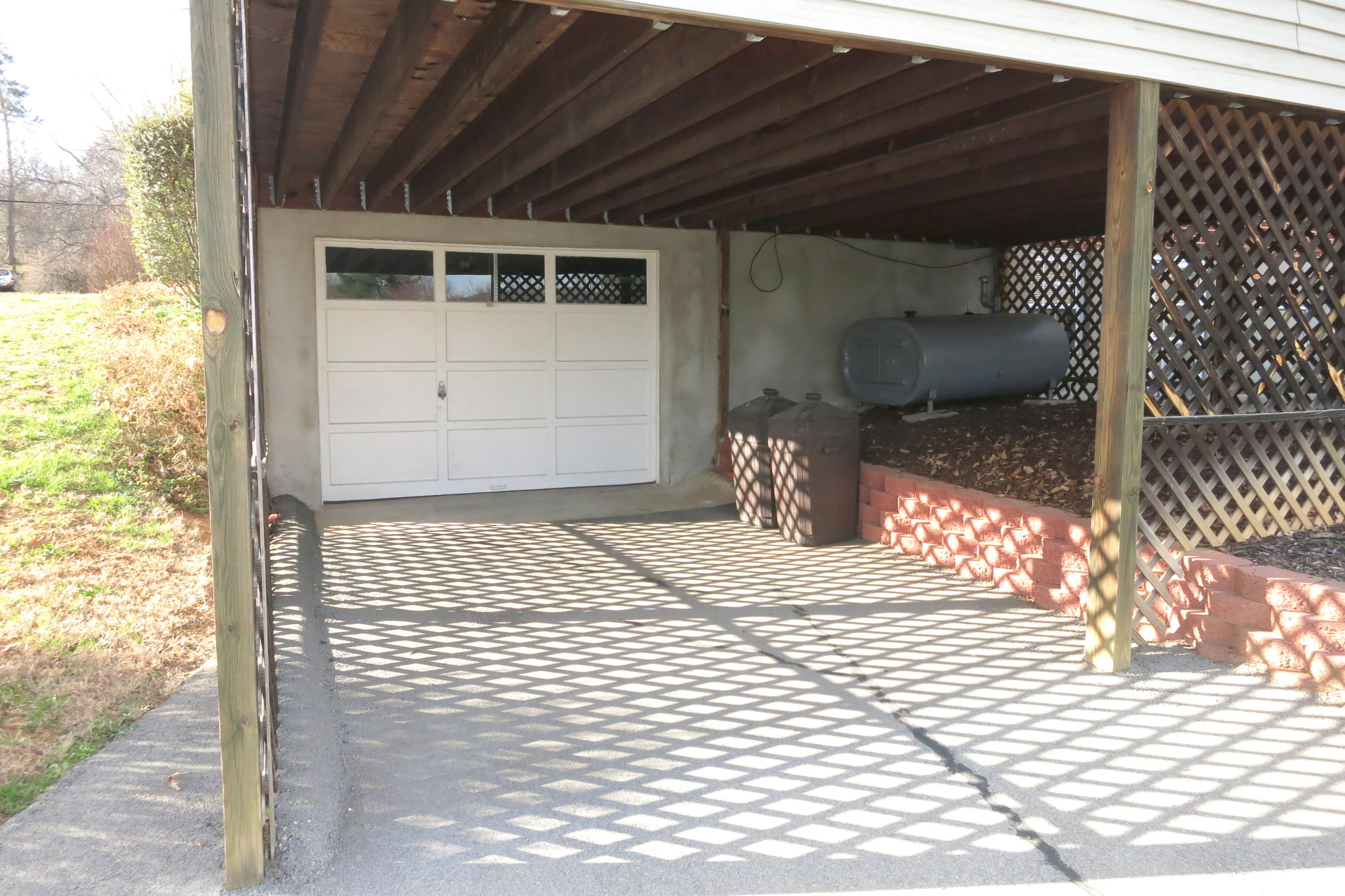 6911 Dallas Road Roanoke, VA 24019 - Photo 19 of 57 Large garage inside