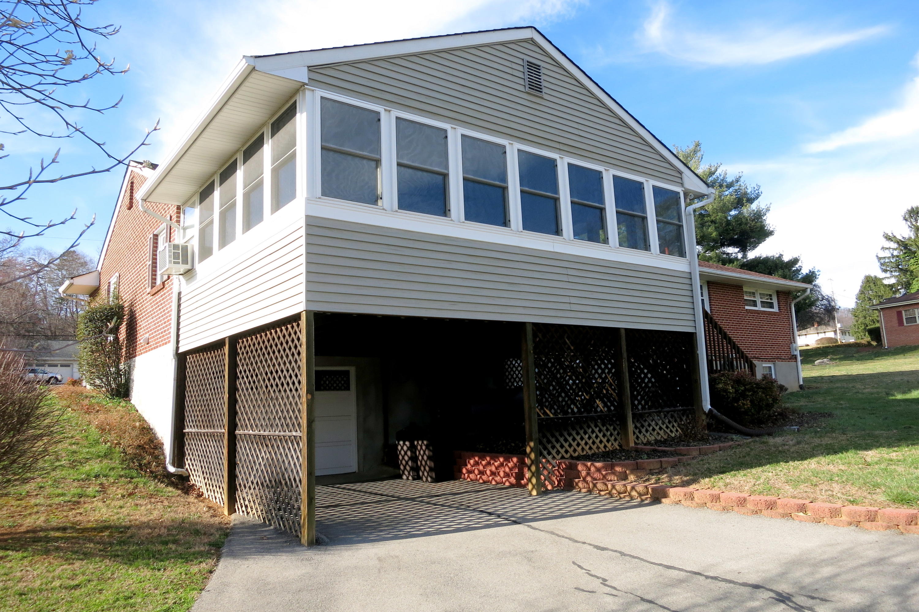6911 Dallas Road Roanoke, VA 24019 - Photo 20 of 57 Sunroom