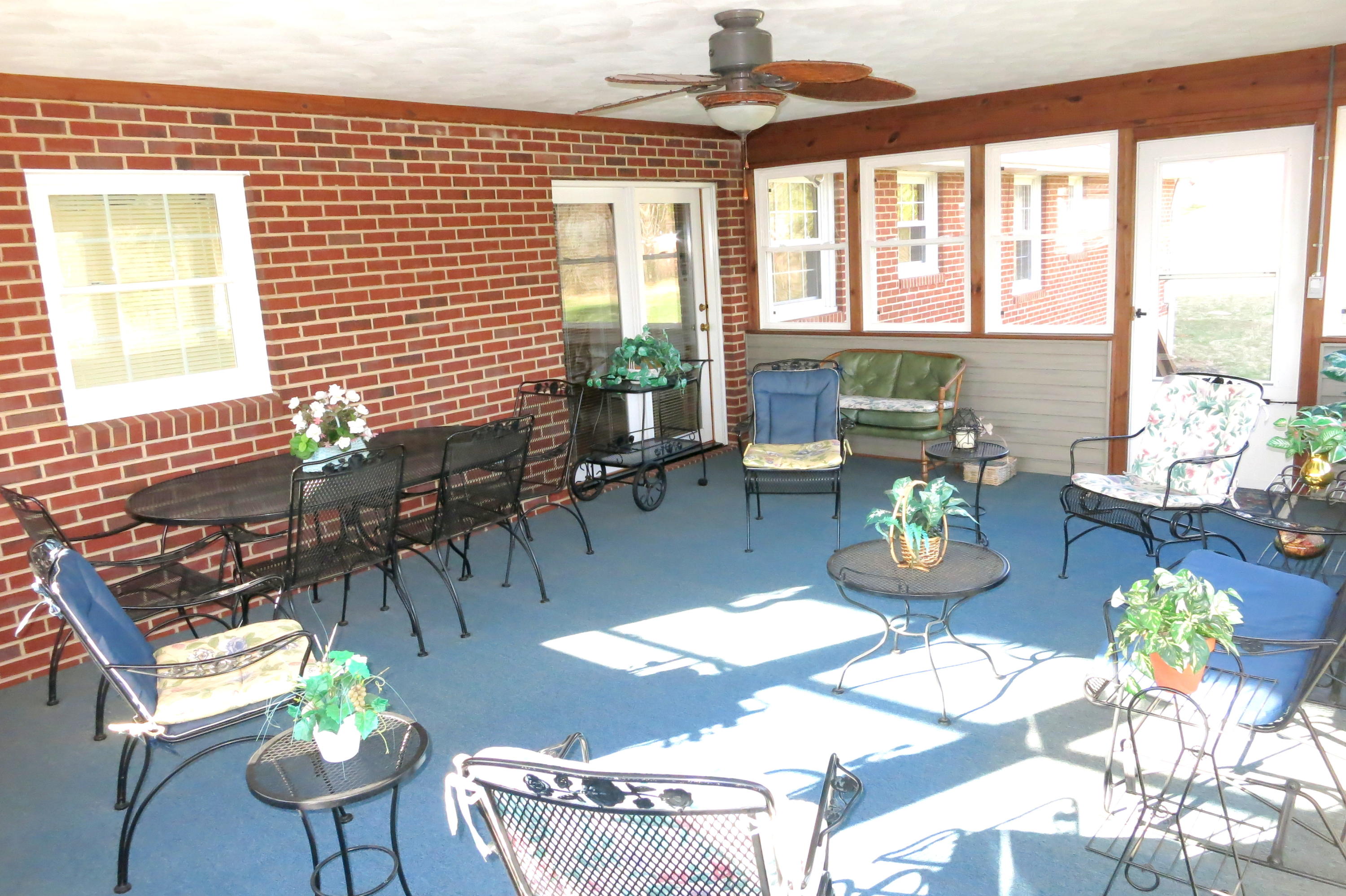 6911 Dallas Road Roanoke, VA 24019 - Photo 25 of 57 Sunroom