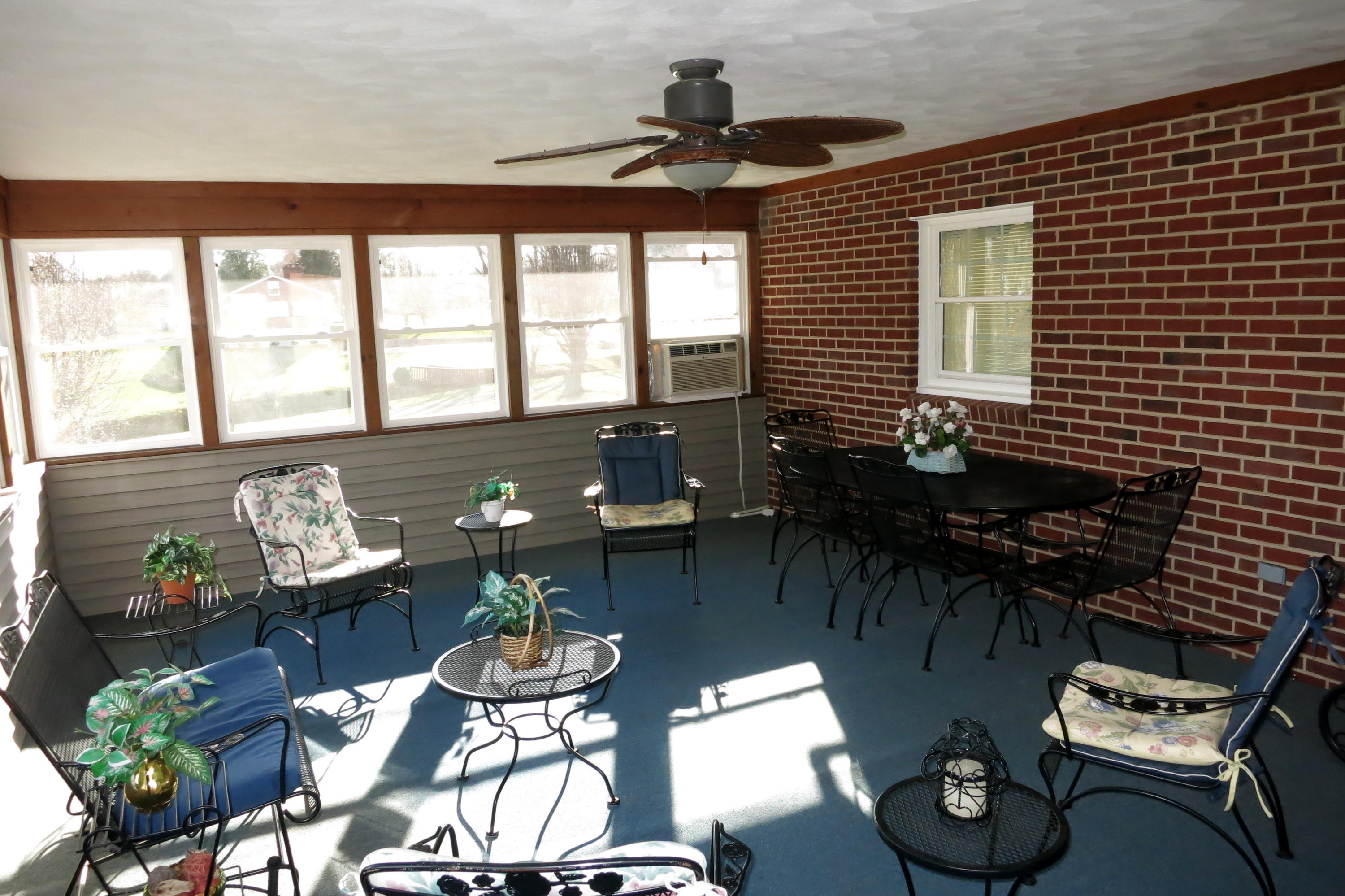 6911 Dallas Road Roanoke, VA 24019 - Photo 26 of 57 Sunroom