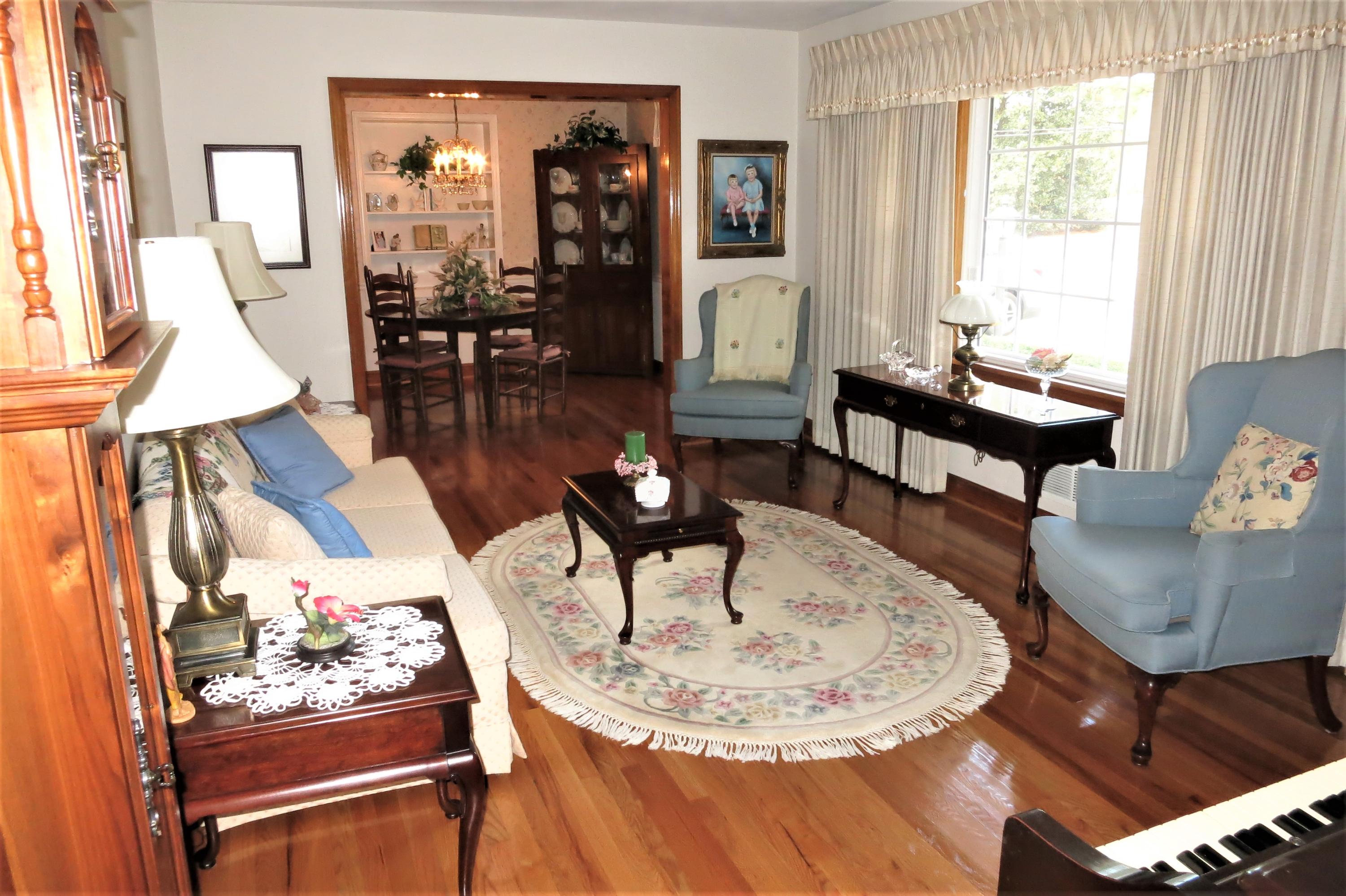 6911 Dallas Road Roanoke, VA 24019 - Photo 31 of 57 Living Room