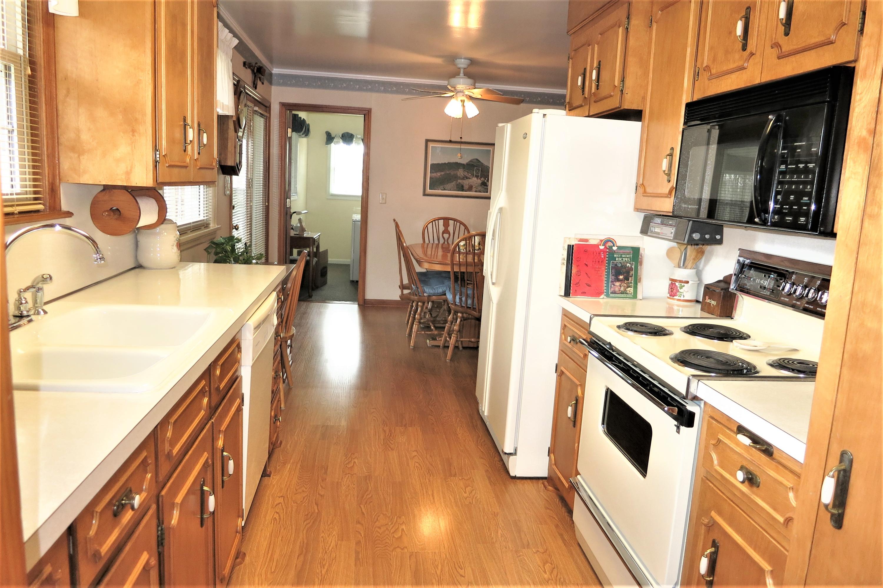 6911 Dallas Road Roanoke, VA 24019 - Photo 36 of 57 Spotless Kitchen