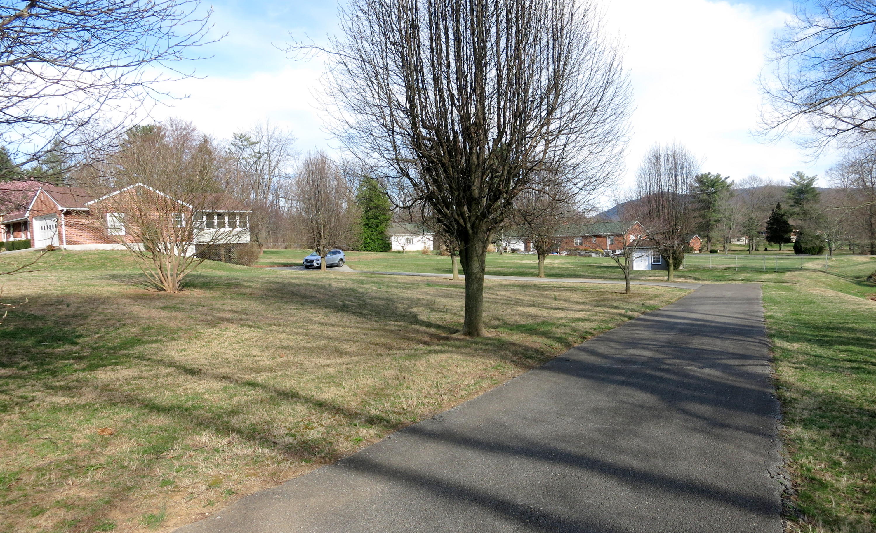 6911 Dallas Road Roanoke, VA 24019 - Photo 9 of 57 Extra Driveway to large garage under