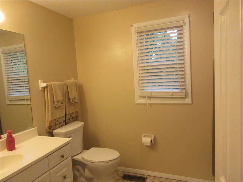 40 Berchman Drive Greece, NY 14626 - Photo 13 of 20 Main Bath