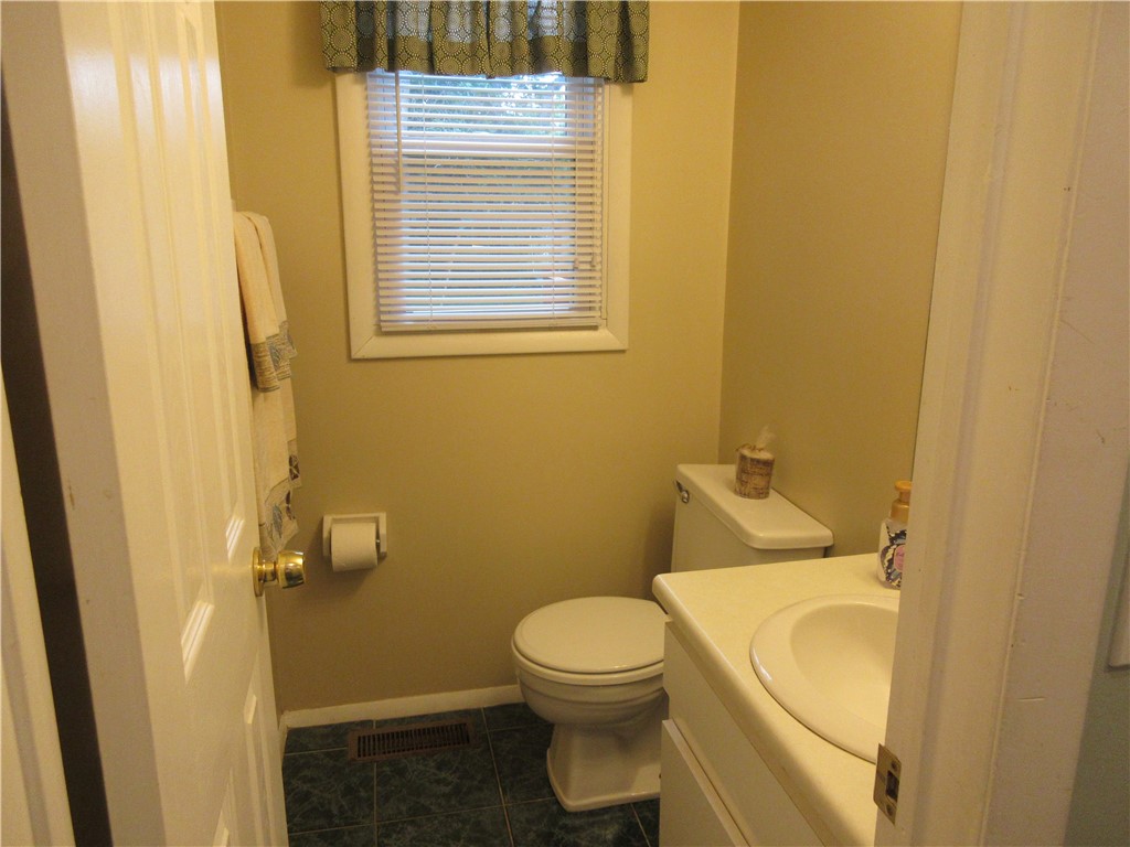 40 Berchman Drive Greece, NY 14626 - Photo 14 of 20 Powder Room