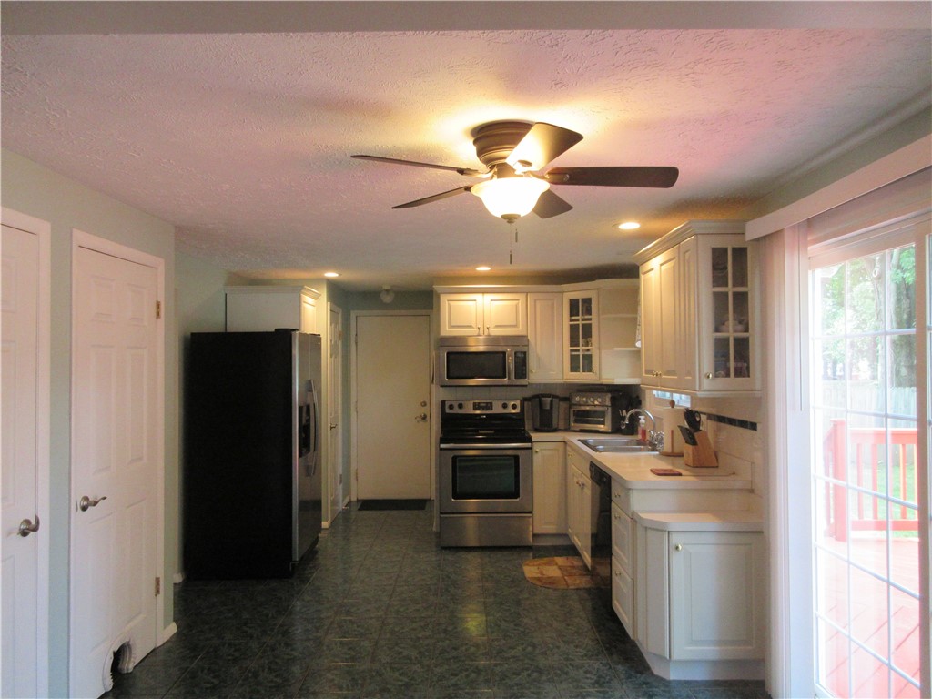 40 Berchman Drive Greece, NY 14626 - Photo 15 of 20 Kitchen