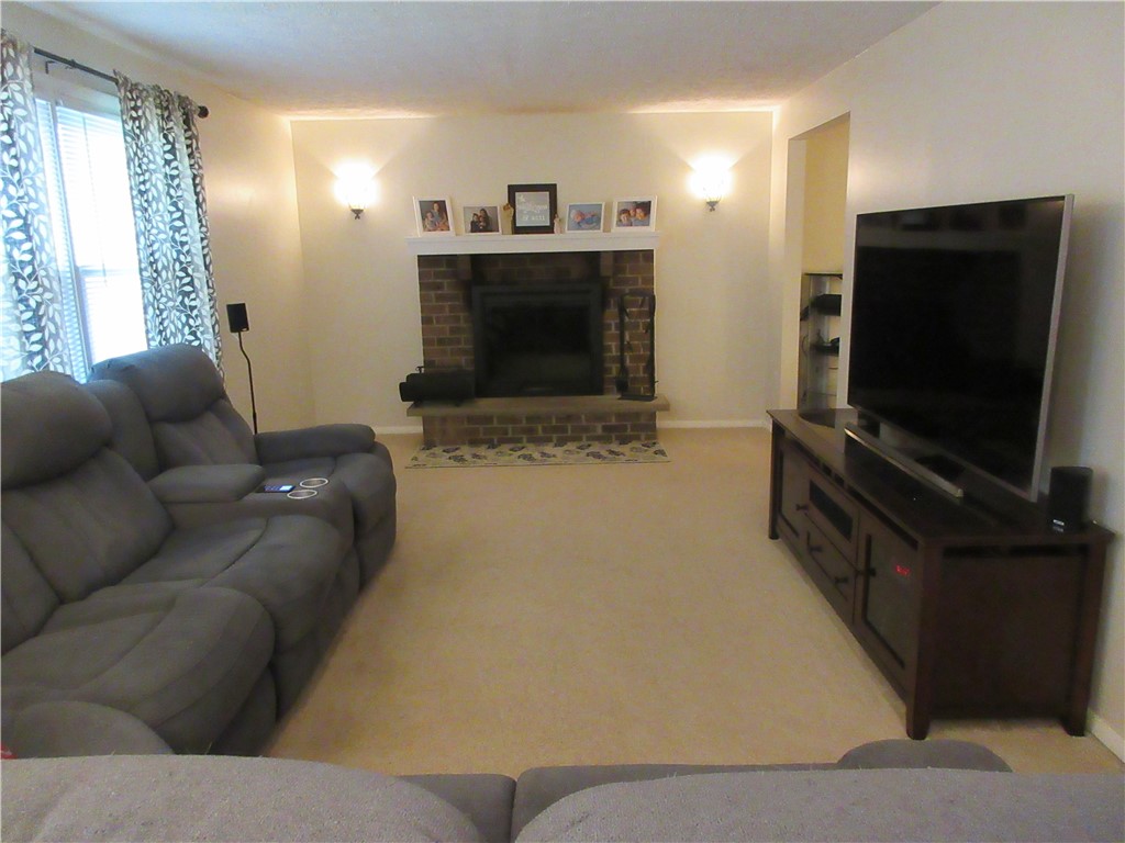 40 Berchman Drive Greece, NY 14626 - Photo 7 of 20 Family Room