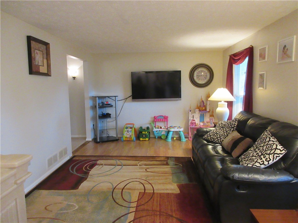 40 Berchman Drive Greece, NY 14626 - Photo 8 of 20 Living Room