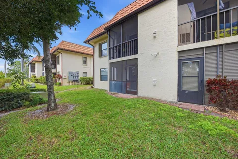 $136,900 | 7118 Golf Colony Court, Unit 106, Lake Worth, FL 33467