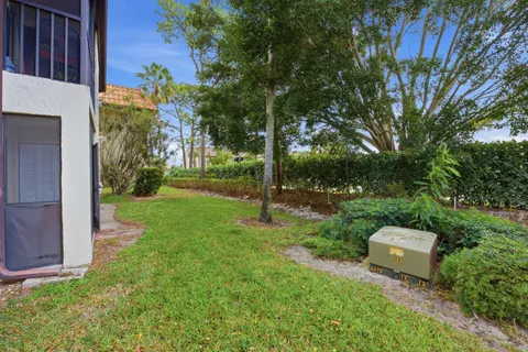 $136,900 | 7118 Golf Colony Court, Unit 106, Lake Worth, FL 33467