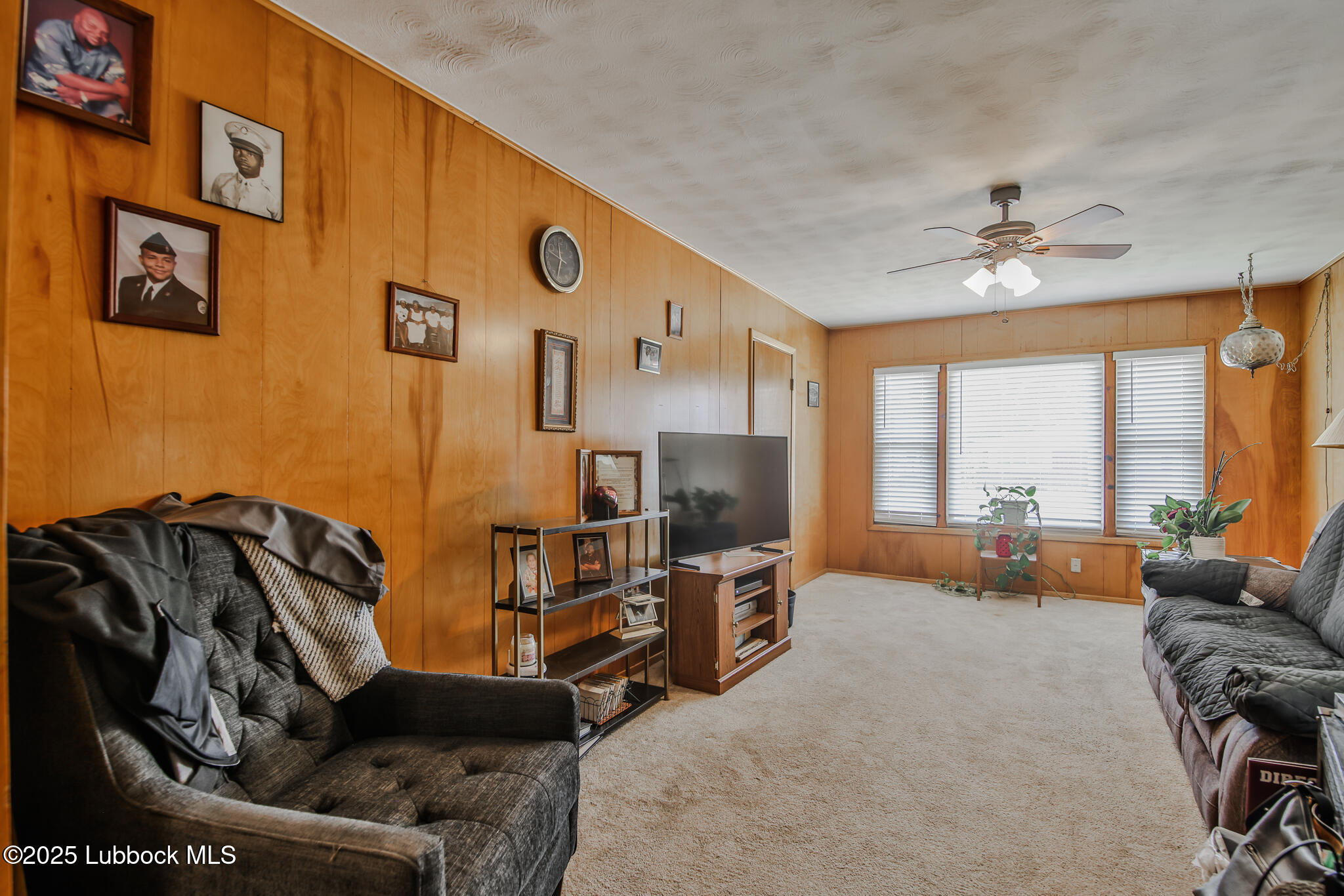 515 East 16th Street Littlefield, TX 79339 - Photo 13 of 32 a living room with furniture and a flat screen tv
